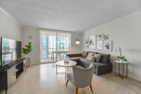 Centric Modern 40thFloor Brickell Condo FREE parking by Palermo Home Miami